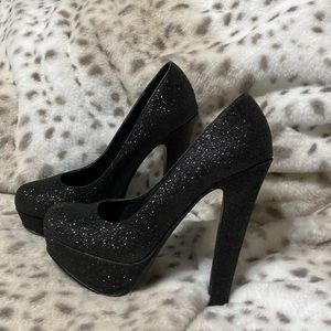 Size 5 sparkly black platform shoe by Call it Spring.